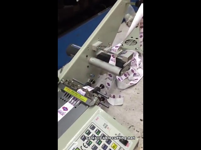 Automatikus címke- és szalagvágó gép – precíz, gyors vágás ipari csomagoláshoz