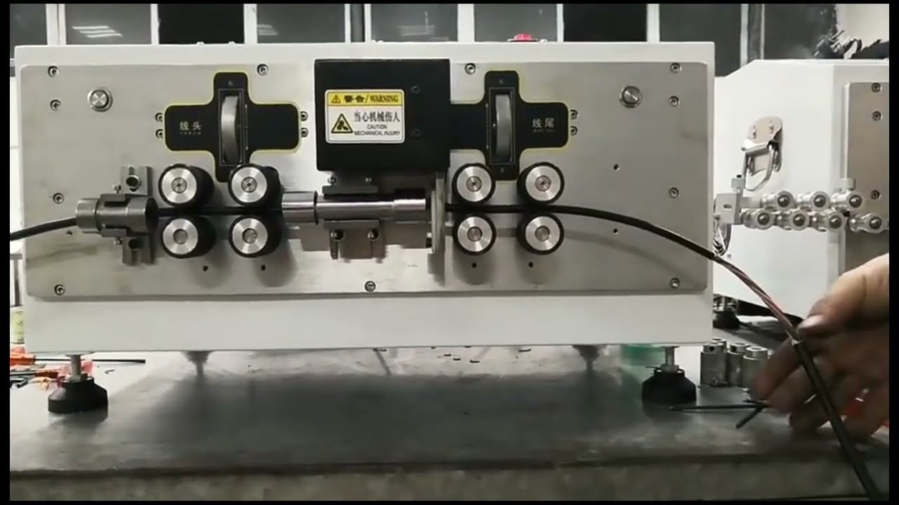 Nyolckerék-meghajtású automata számítógép kábelhámozó gép – precíz és gyors