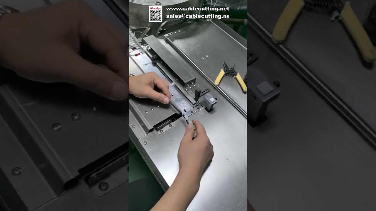 Automatikus repülőgép-fejes nylon kábelkötegző gép adagolással és vágással